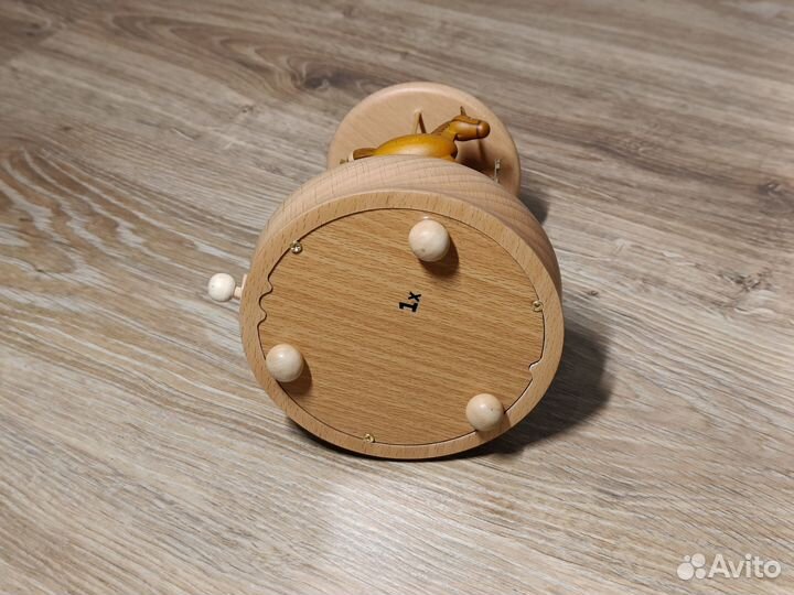 Музыкальная шкатулка карусель