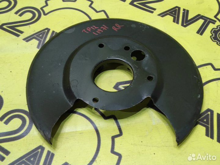 Щиток тормозного механизма задний правый Nissan