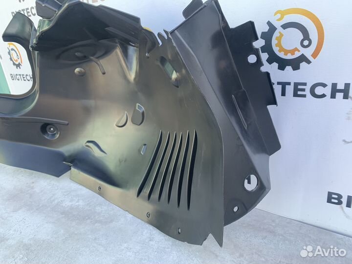 Подкрылок передний Mercedes W204 A2046900130