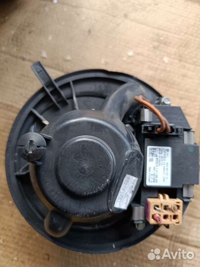 Моторчик печки Фольксваген Пассат Б6 Гольф 5
