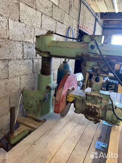 Торцовочный станок по дереву