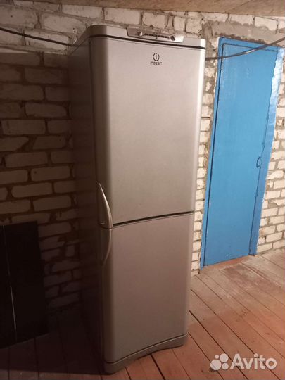 Холодильник бу indesit