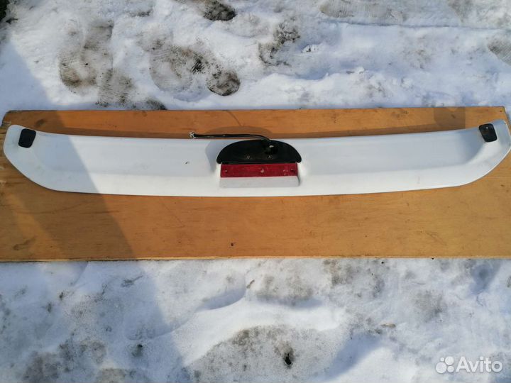 Задний стоп сигнал в спойлер