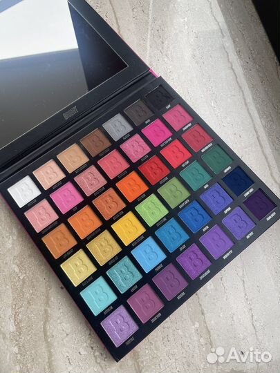 Палетка теней Beauty Bay Bright 42 Colour Palette