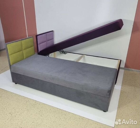 Кровать односпальная с матрасом