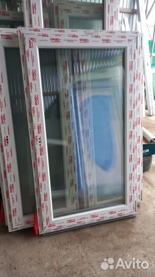 Пластиковые окна и дверь в наличии