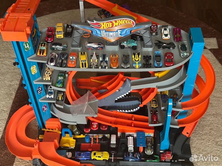 Hot wheels мега гараж