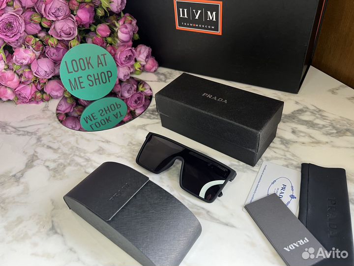 Солнечные очки Prada