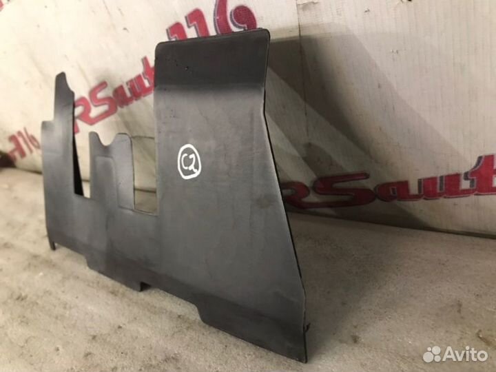 Дефлектор радиатора левый Skoda Fabia 2