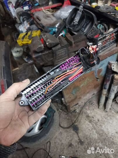 Блок предохранителей Volkswagen Touran