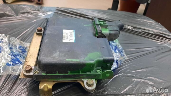 Блок управления двигателем mitsubishi