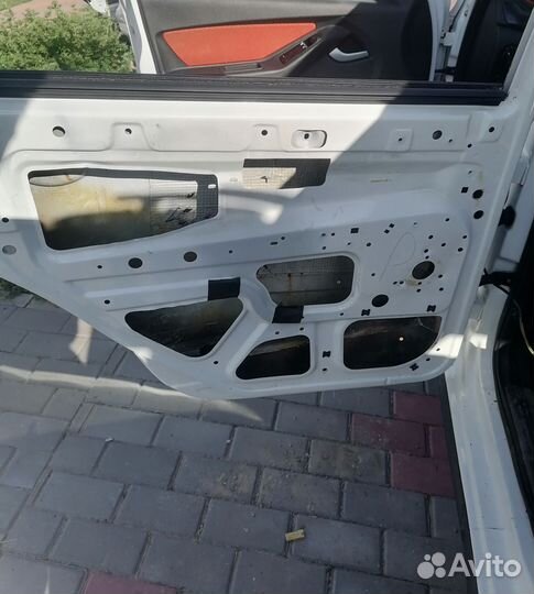 Дверь задняя правая калина уневирсал