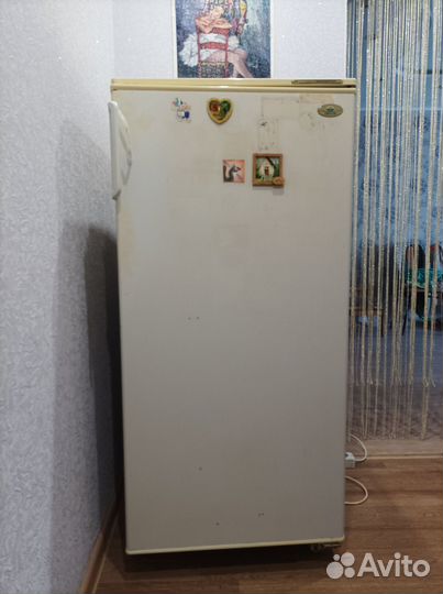 Продается б/у холодильник и телевизор