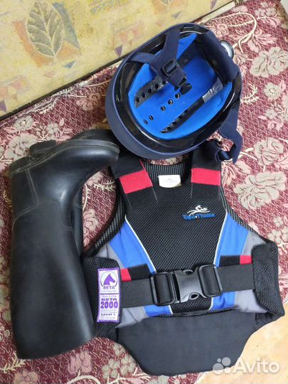 Шлем детский, сапоги и жилет для верховой езды