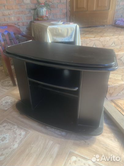 Тумба под телевизор поворотливая