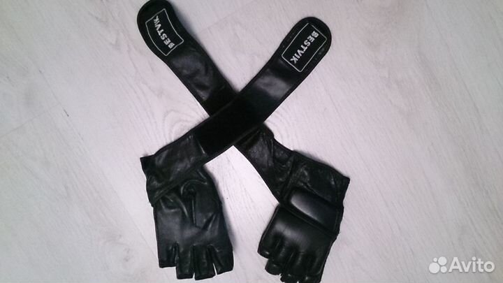 Перчатки для единоборств