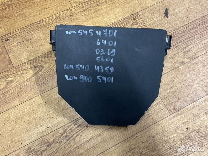 Блок предохранителей передний сам мерседес W204