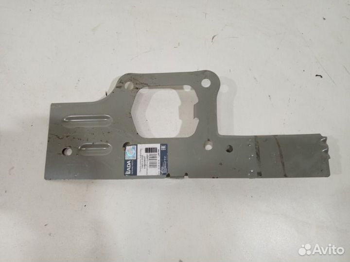 Рамка радиатора передняя левая LADA Vesta 2015