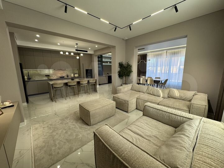 Дом 230 м² на участке 7 сот.