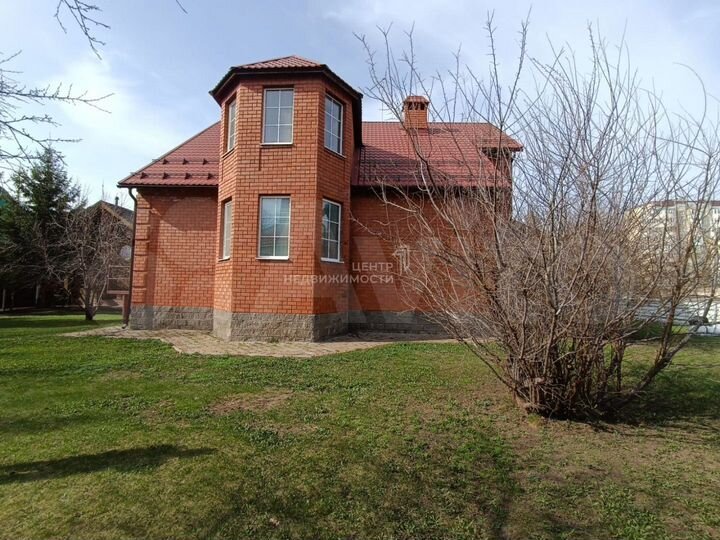 Коттедж 340 м² на участке 10,6 сот.