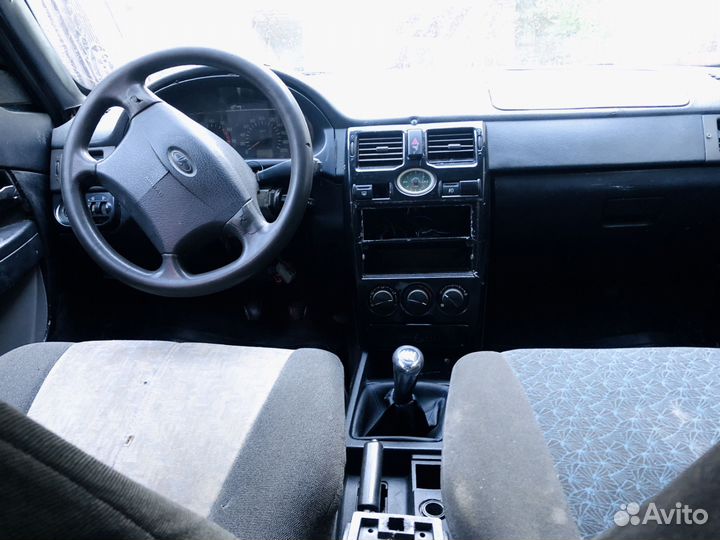 Салон приора