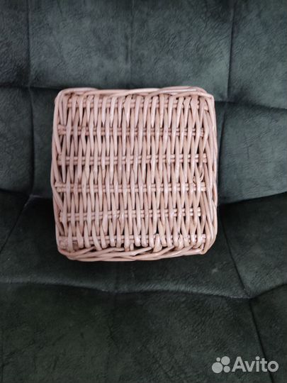 Квадратная плетёная коробка