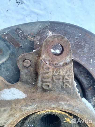 Передние стойки со ступицей и тормозными дисками