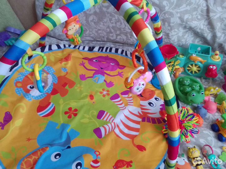 Большой пакет игрушек + развивающий коврик