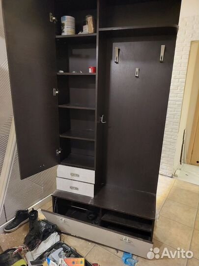 Прихожая со шкафом и зеркалом бу