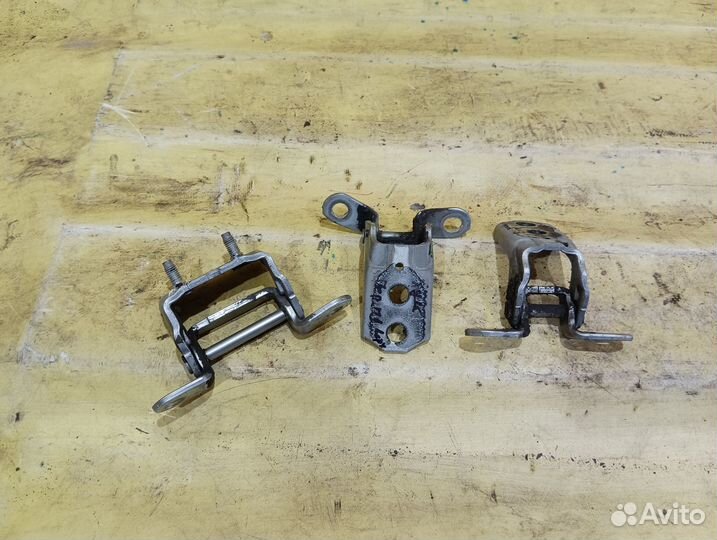 Петля двери Nissan Juke (F15) 2011-2019