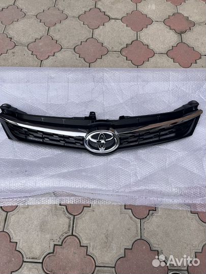 Верхняя решетка Toyota Camry V55