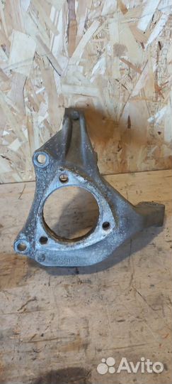 Кулак передний левый Captiva C140