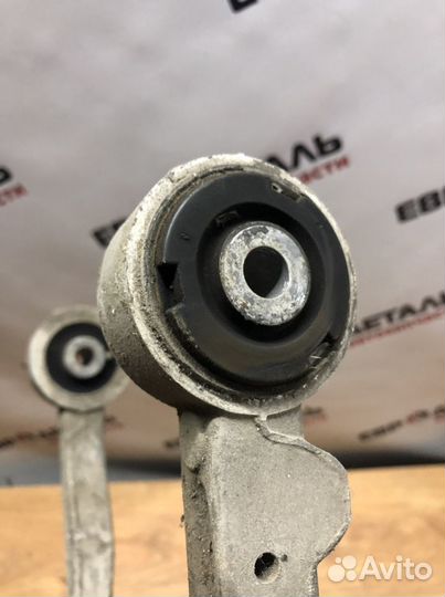 Рычаг передний верхний правый Cadillac SRX