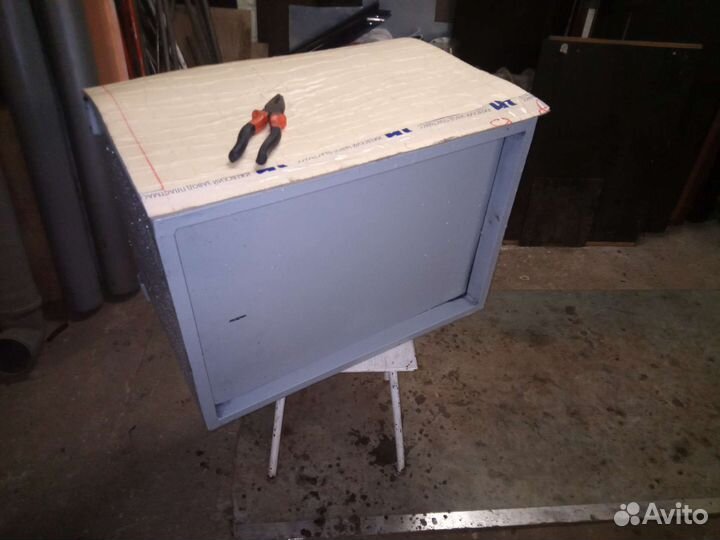 Железный шкаф-ящик