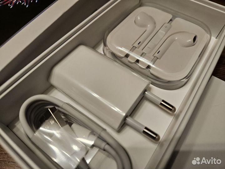 Коробка, зарядка, наушники от iPhone SE 2016 32 GB