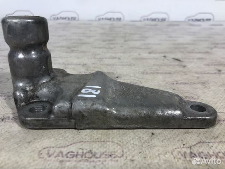 Кронштейн двигателя передний Audi A6 C5 2.8 ACK