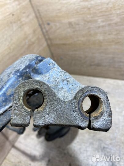 Поворотный кулак передний правый VW Passat B5 X19