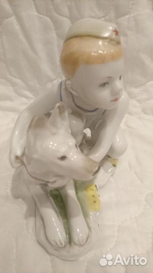 Фарфоровая статуэтка