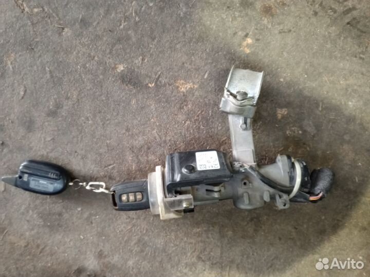 Замок зажигания на Киа Соренто 2007г