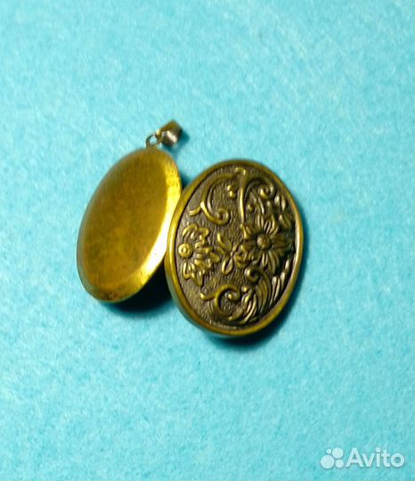 Винтажный медальон овальной формы
