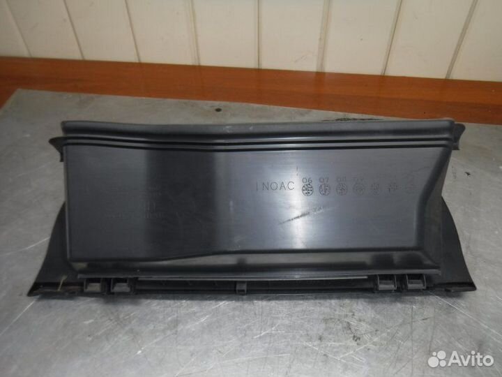 Бардачок Toyota Corolla 151 1ZR 2012