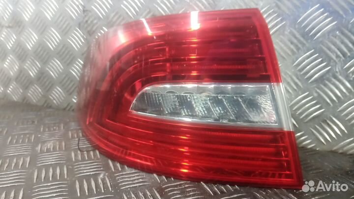 Фонарь задний левый Skoda Superb