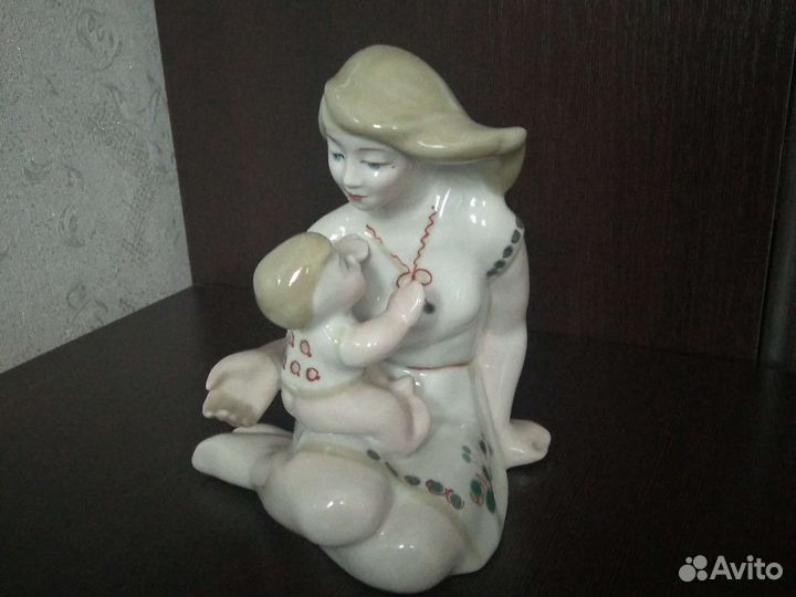 Статуэтка Материнство