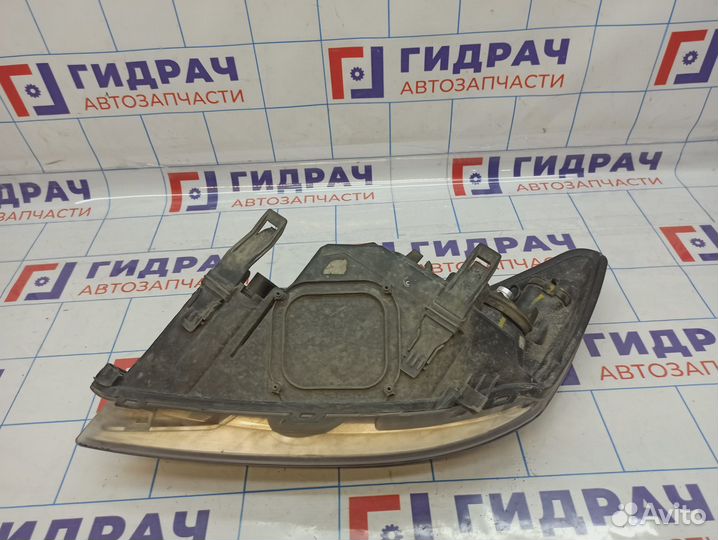 Фара правая Ford Focus 2 1744971