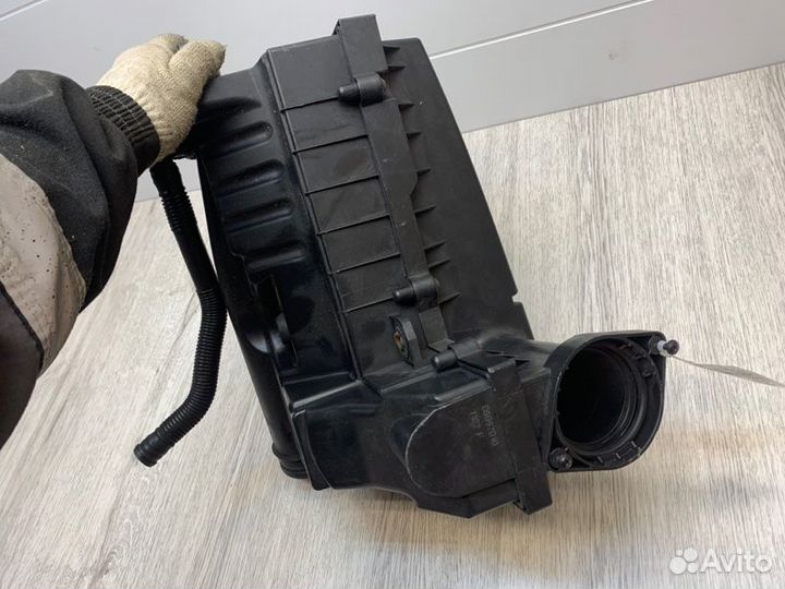 Корпус воздушного фильтра Volkswagen Passat B6