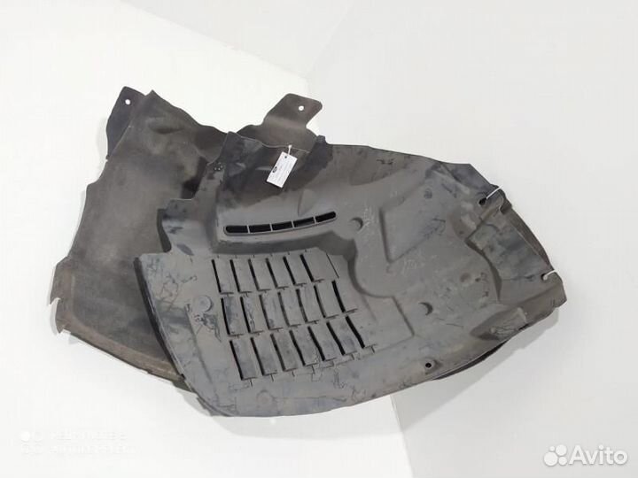 Подкрылок передний правый Land Rover 2