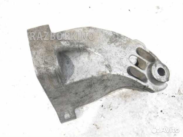 Кронштейн двигателя