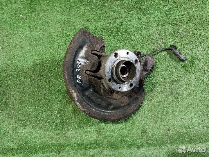 Поворотный кулак передний правый Renault Megane 2