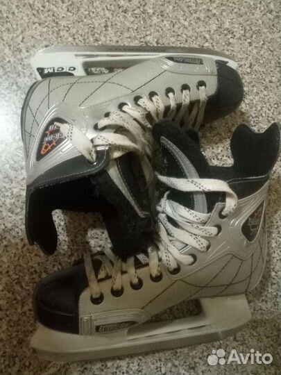 Хоккейные коньки CCM 42 размер