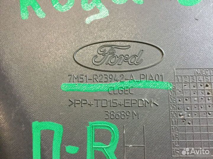 Обшивка двери передней правой Ford Kuga 2008-2012